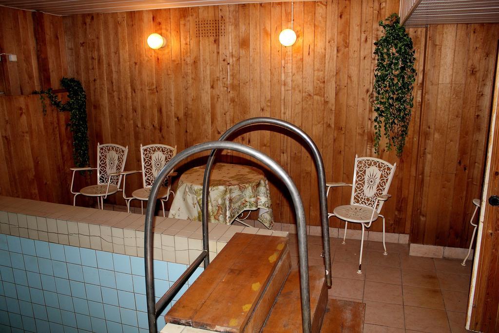 Hotell Paeaesuke Johvi Bagian luar foto